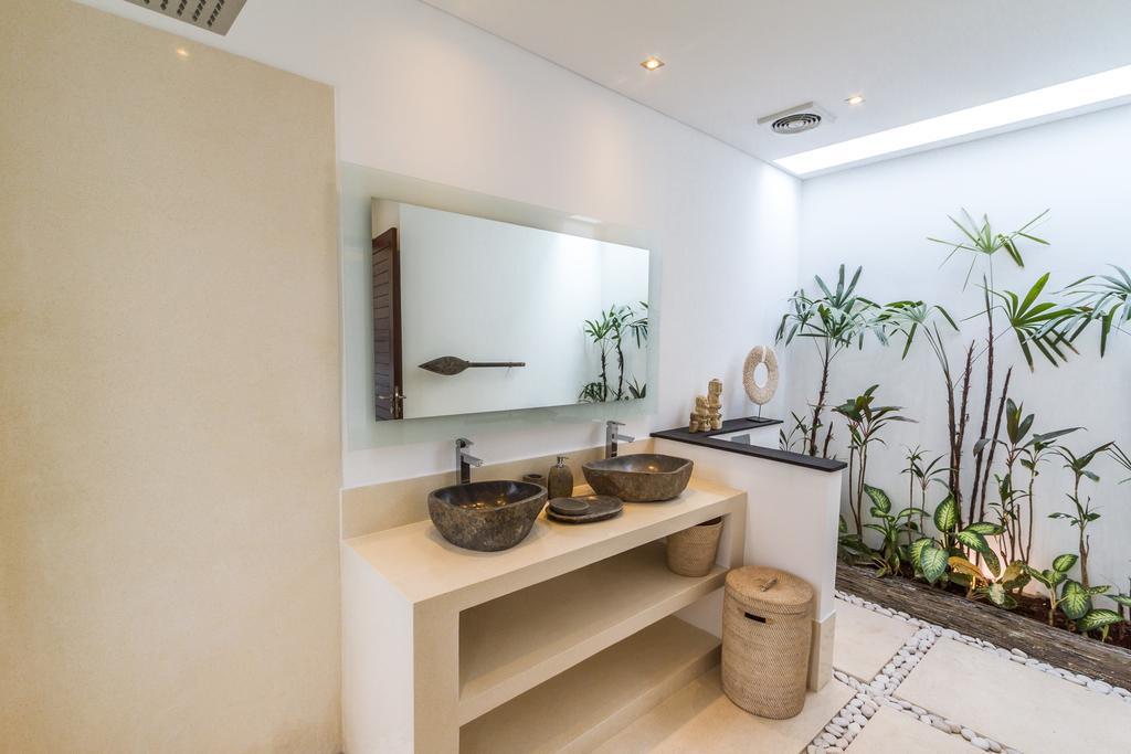 Saha - Elegant 3-bedroom In Villa Seminyak (Bali)